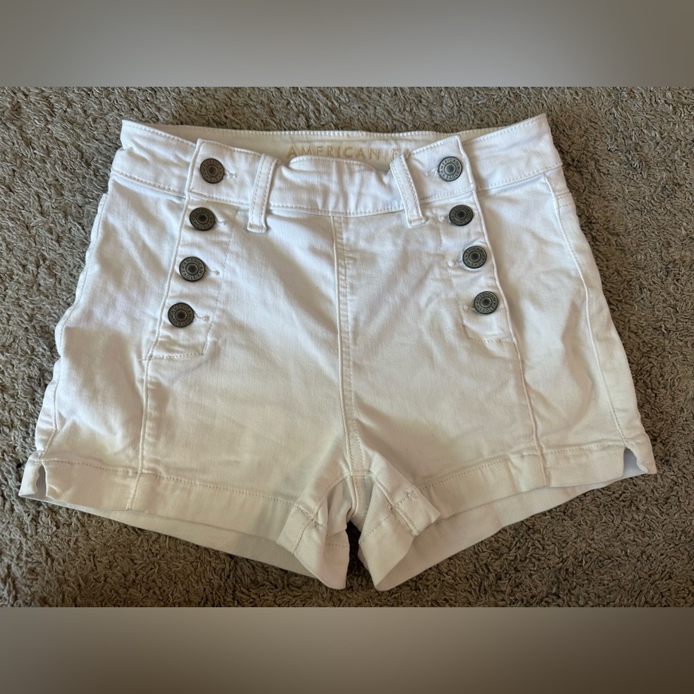 White side button high rise shorts